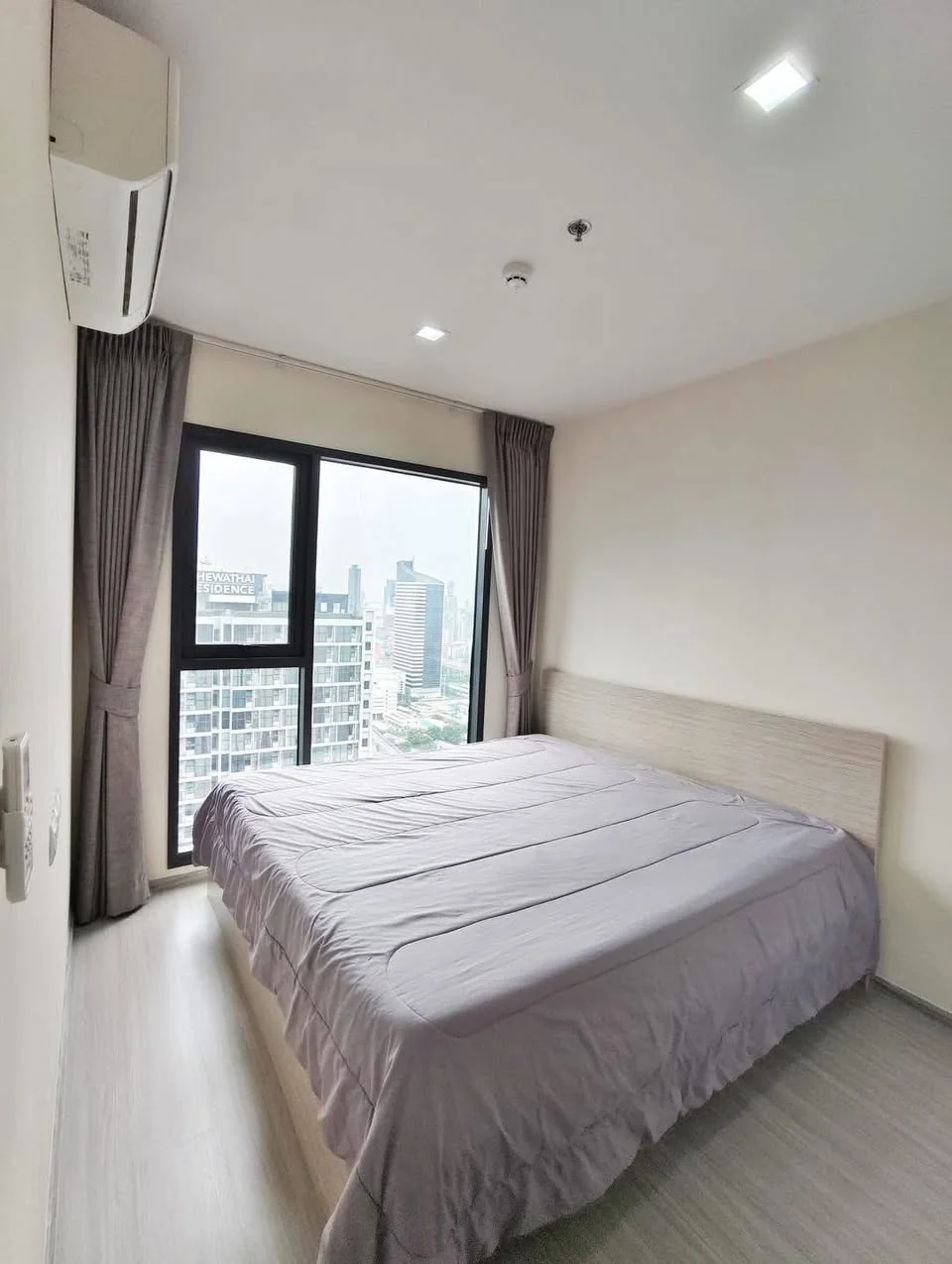 2 Bedroom condo in Life Asoke Hype