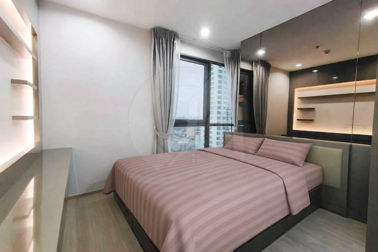 2 Bedroom condo in IDEO Q Ratchathewi