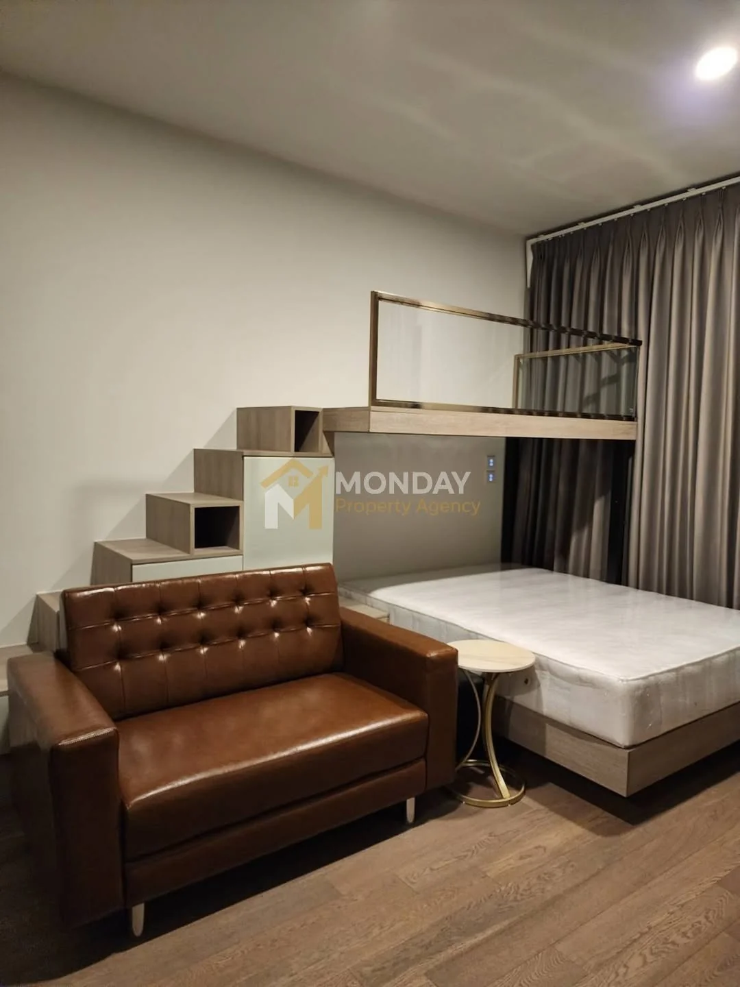 Studio condo in Park Origin Phayathai