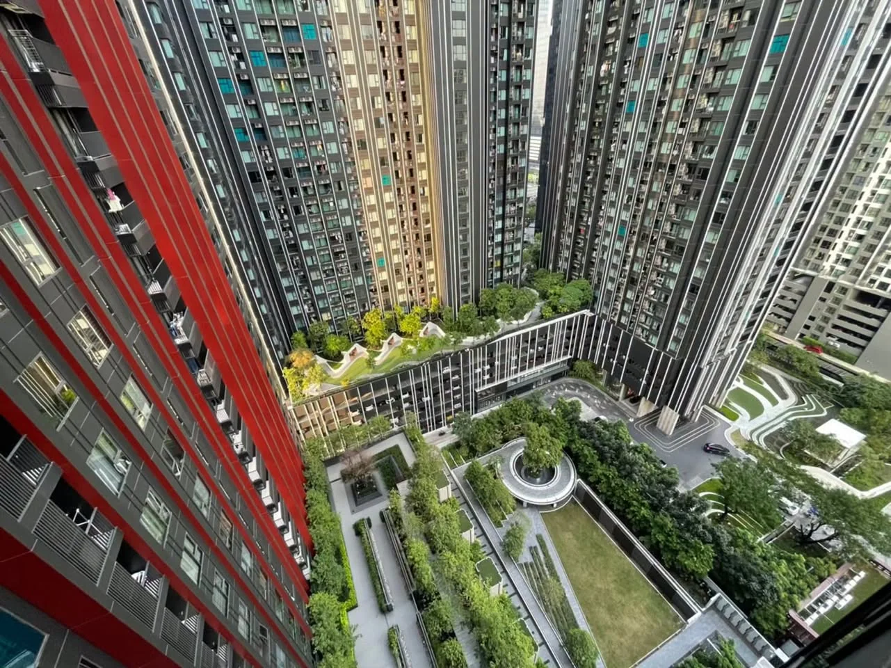 Studio condo in Life Asoke Hype