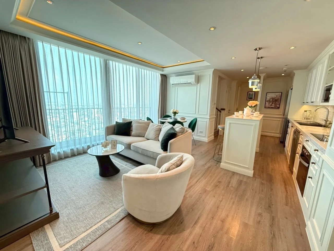 2 Bedroom condo in C Ekkamai