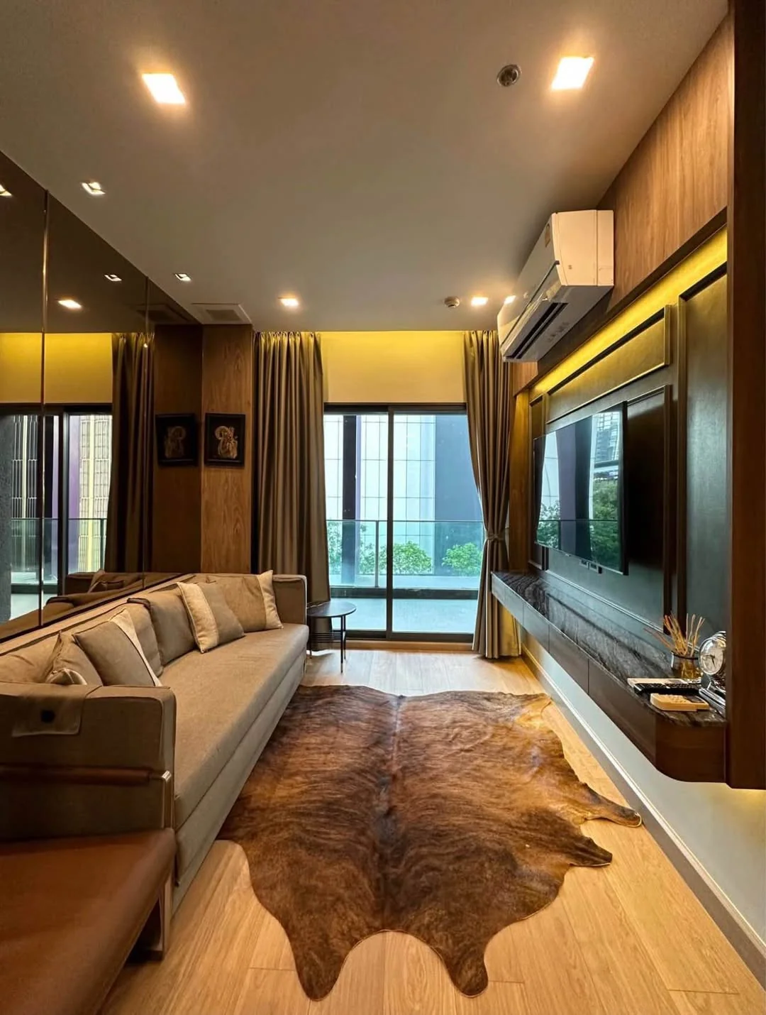 1 Bedroom condo in Noble Remix