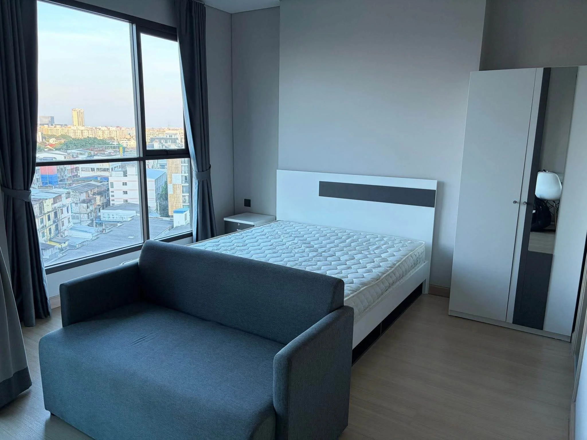 Studio condo in Lumpini Park Phahon 32