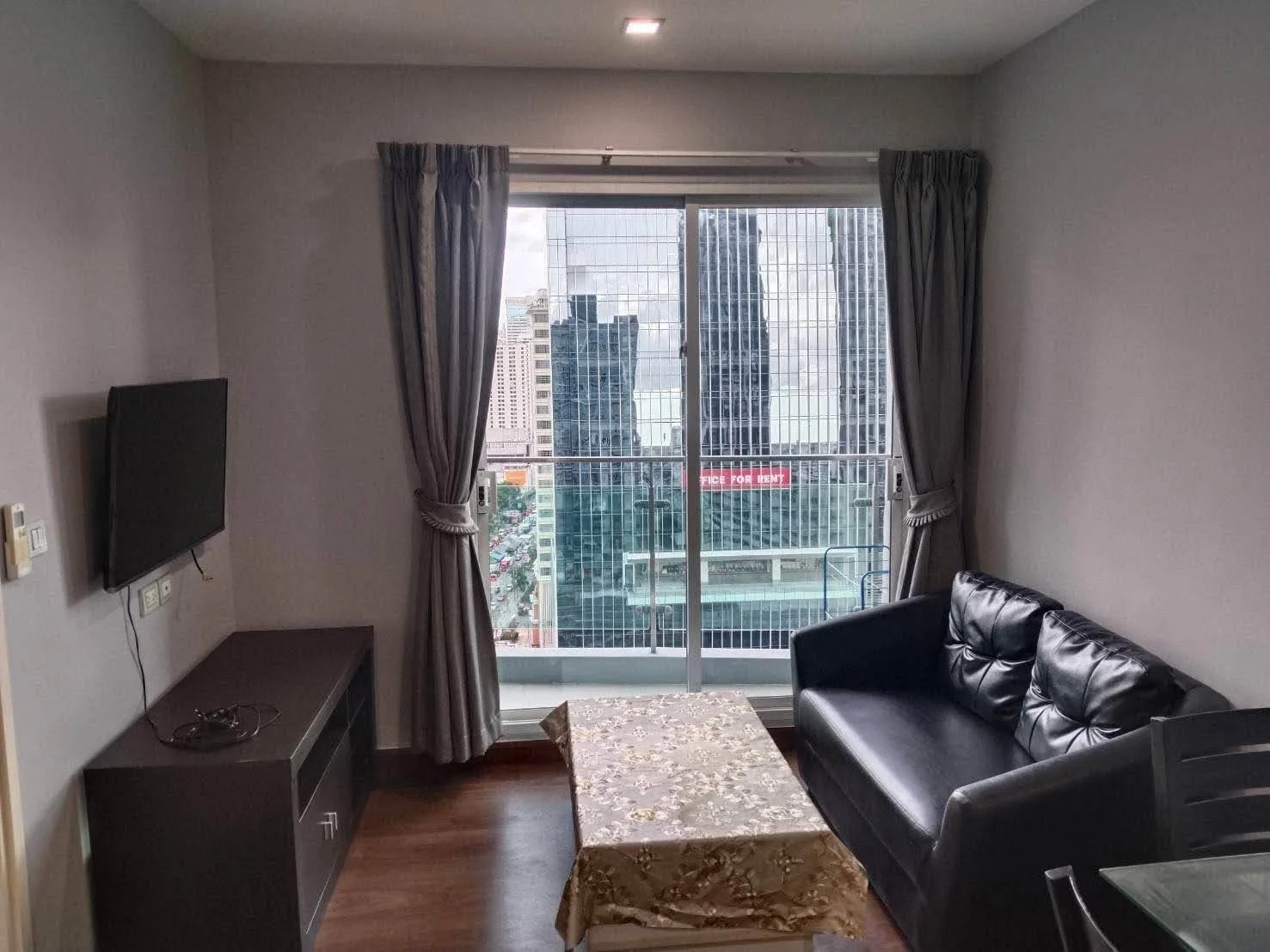 1 Bedroom condo in Condolette Ize Ratchathewi