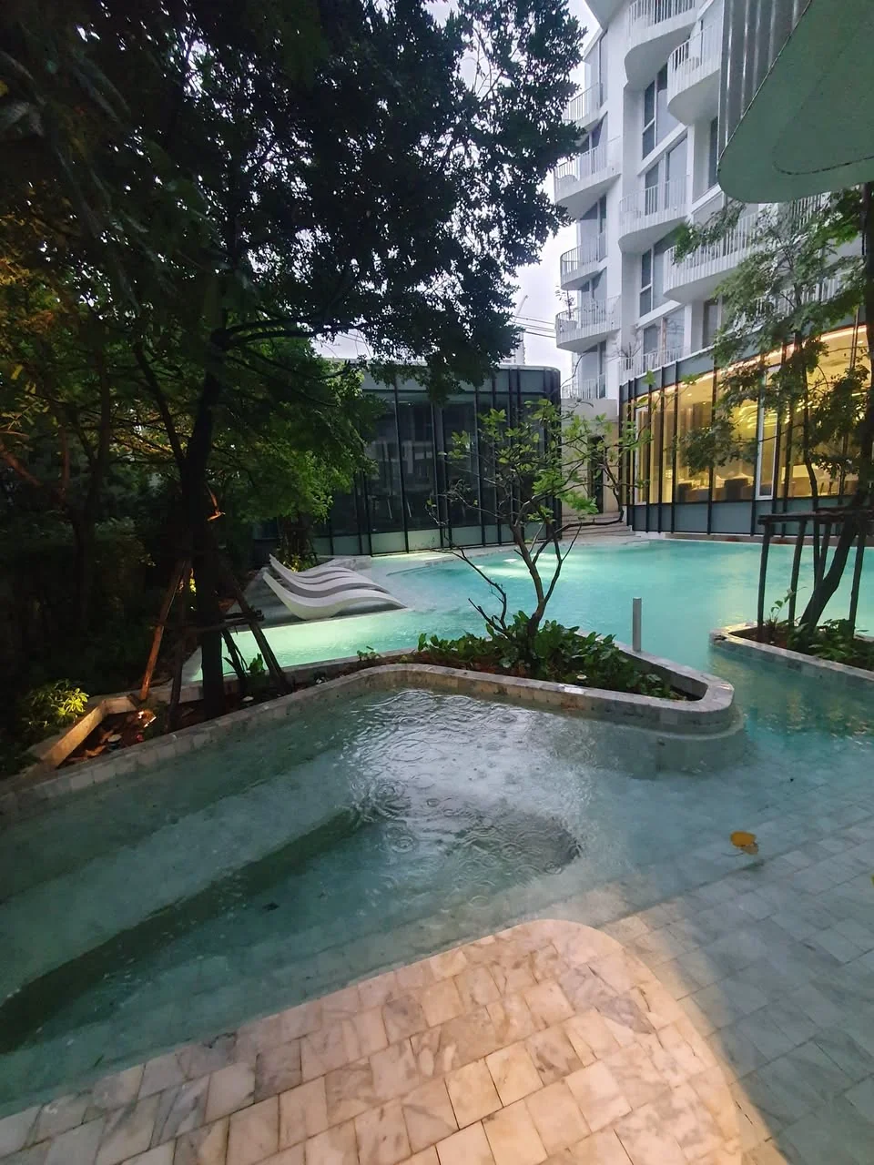 2 Bedroom condo in Chewathai Residence Thonglor