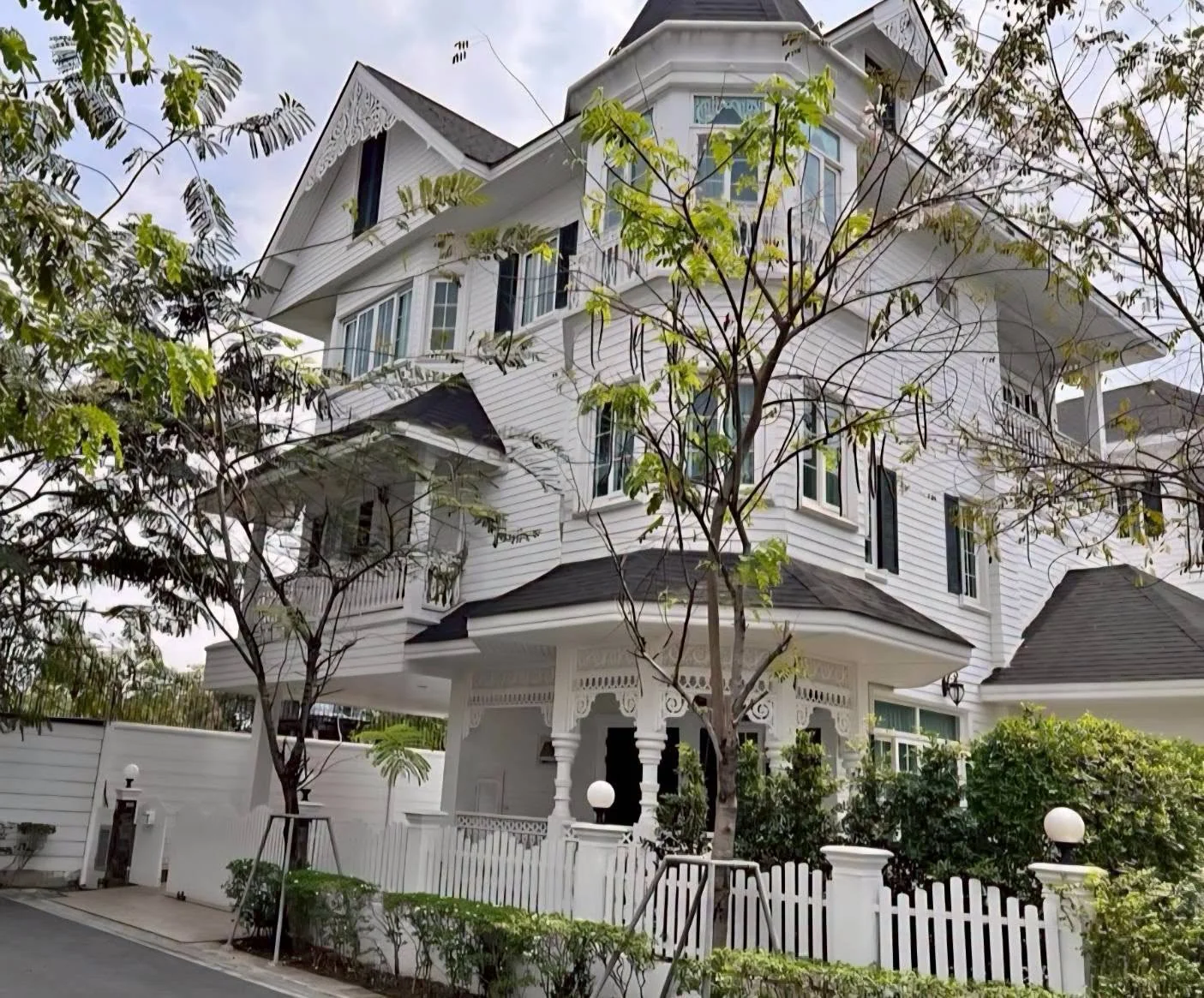 4 Bedroom condo in Fantasia Villa 4