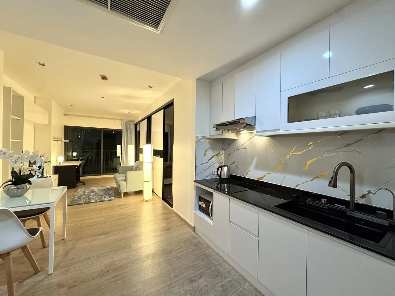 1 Bedroom condo in Noble Remix