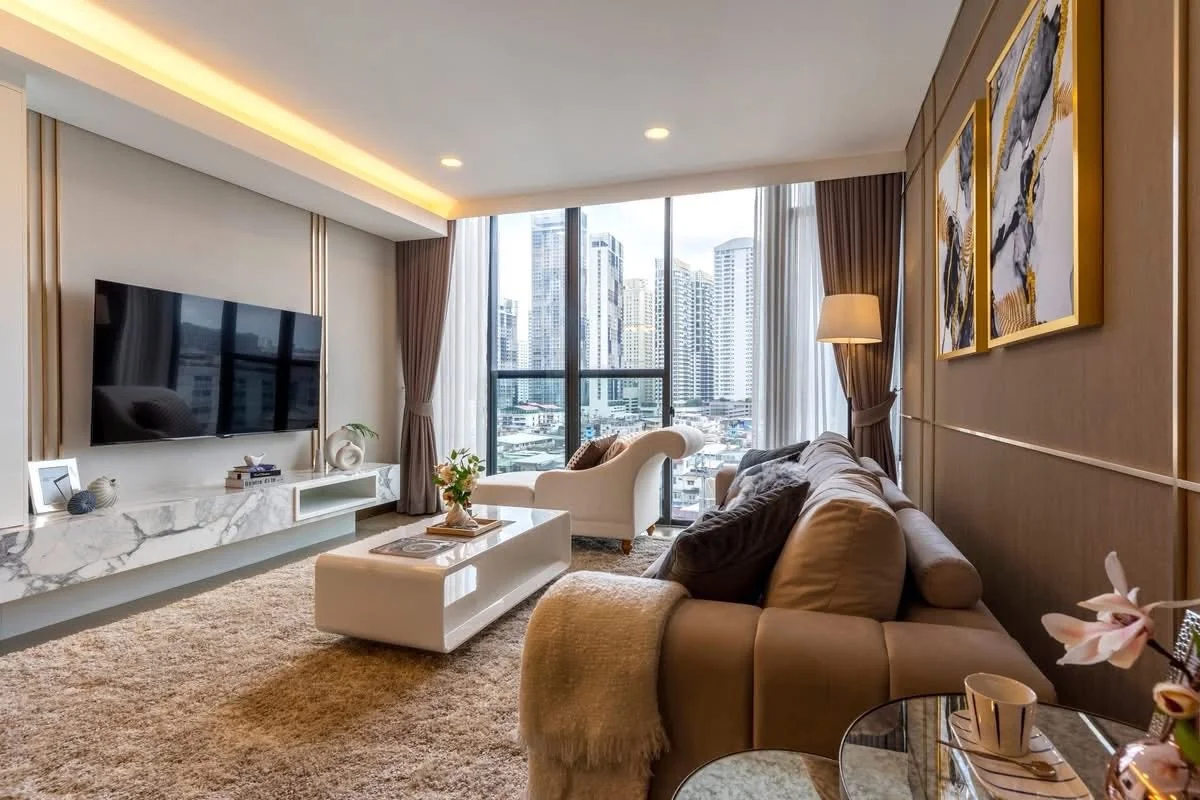 2 Bedroom condo in Siamese Exclusive Queens