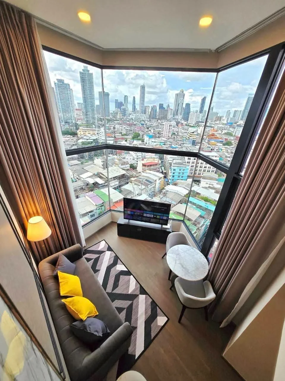 2 Bedroom condo in Park Origin Chula-Samyan