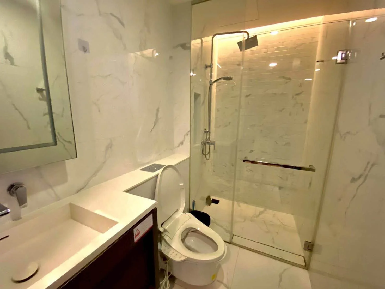 2 Bedroom condo in Siamese Exclusive Queens