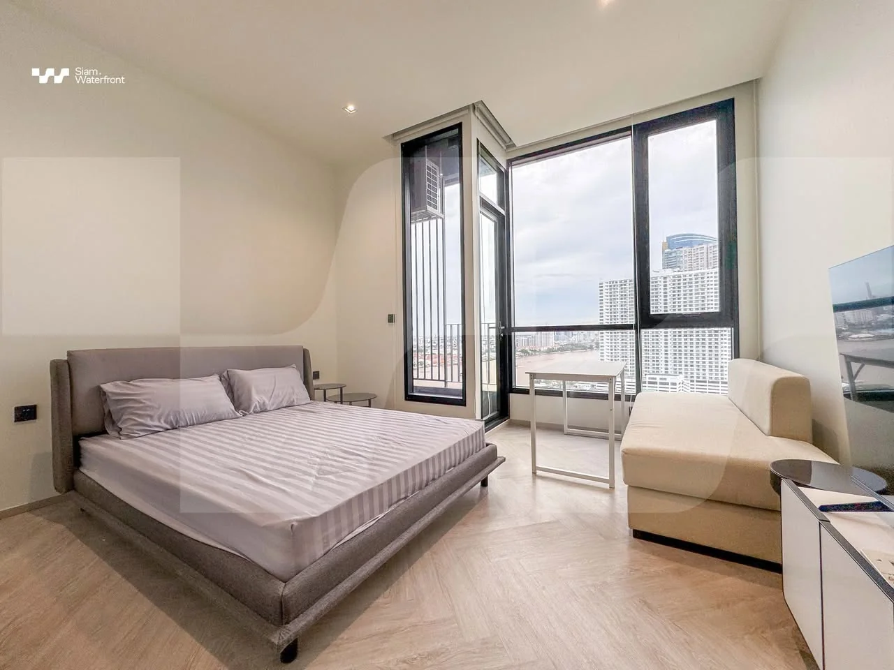 Studio condo in Chapter Charoennakhon–Riverside