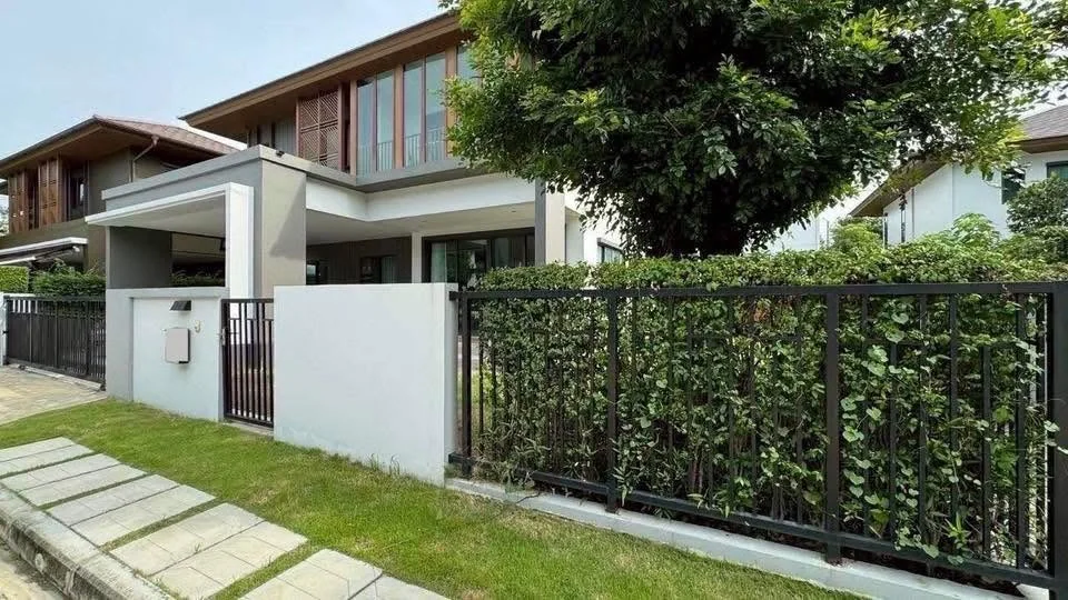 4 Bedroom condo in Burasiri Pattanakarn