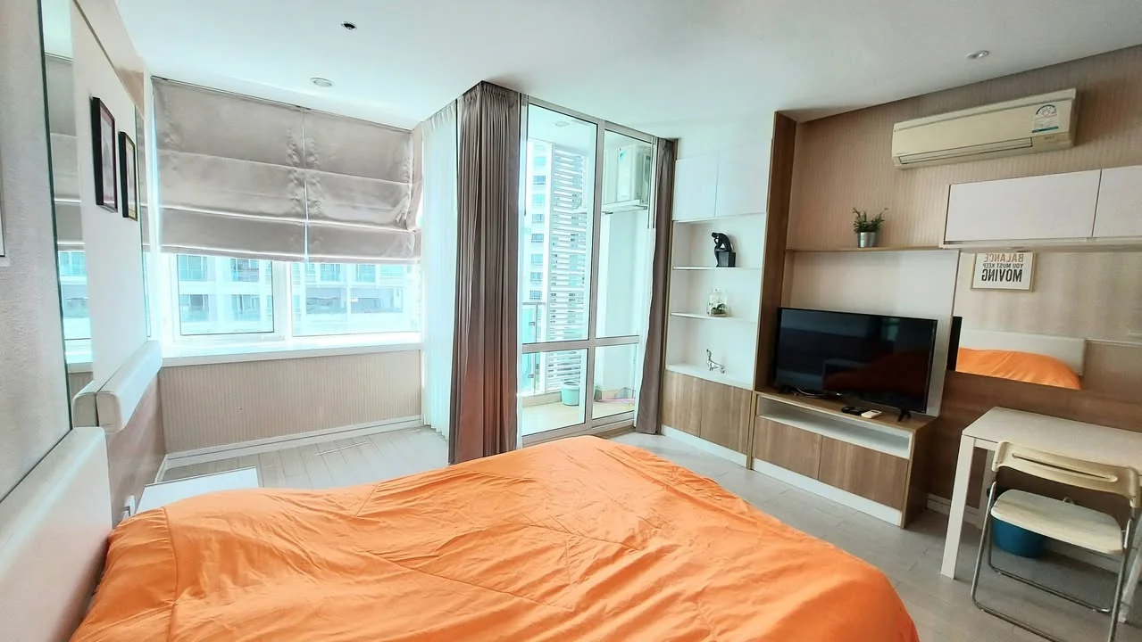 Studio condo in TC Green Rama 9