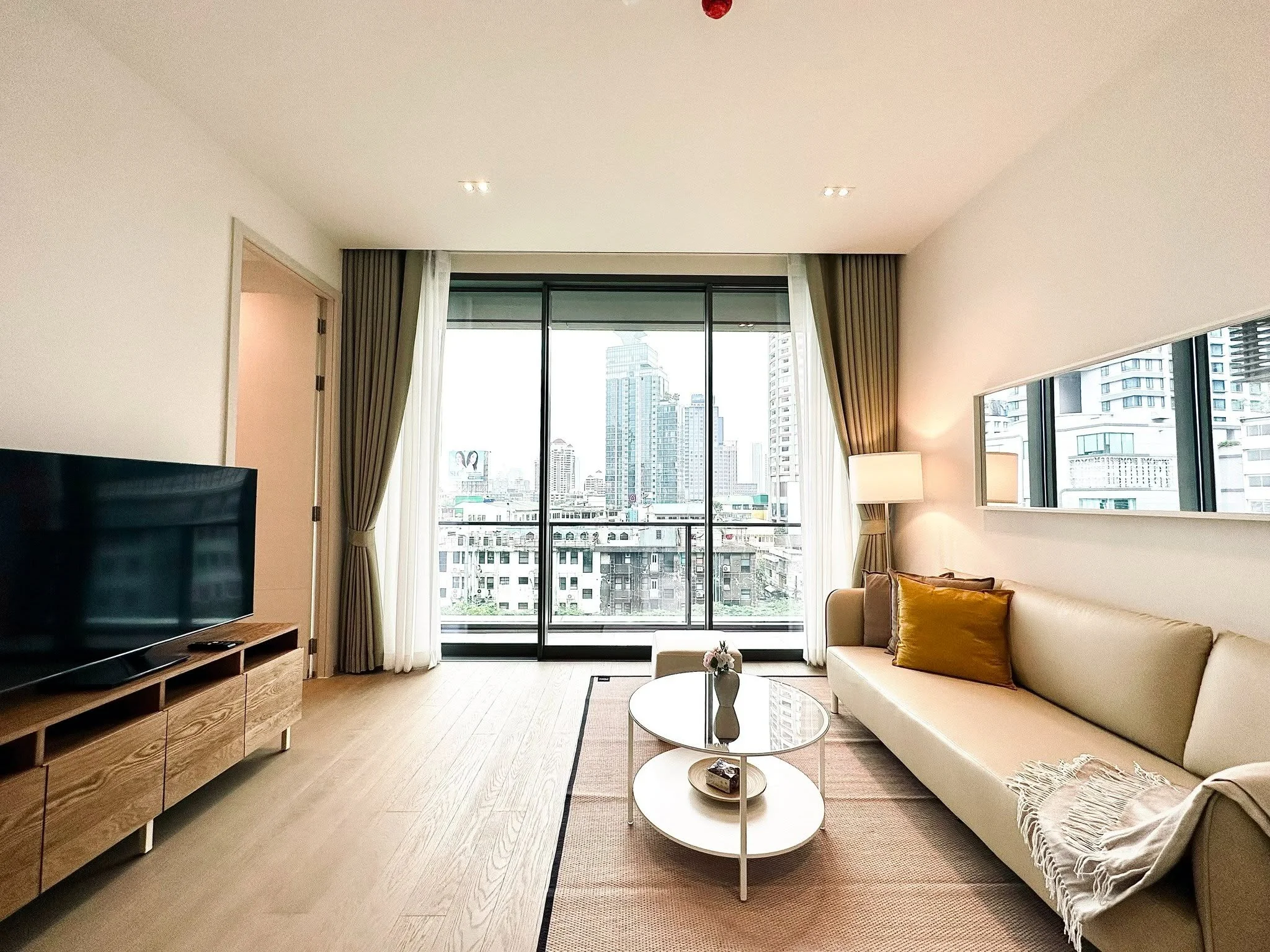 Studio condo in The Strand Thonglor