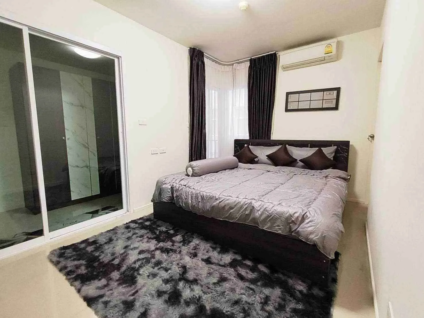 2 Bedroom condo in Kensington Bearing