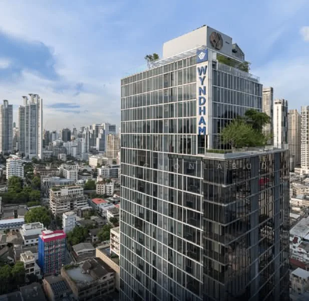 2 Bedroom condo in Siamese Exclusive Queens