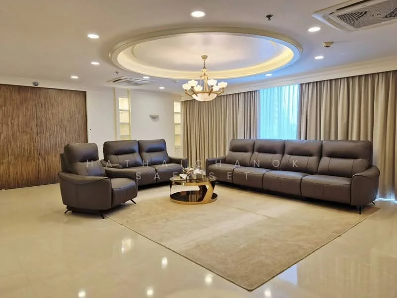 3 Bedroom condo in Lumpini Park View