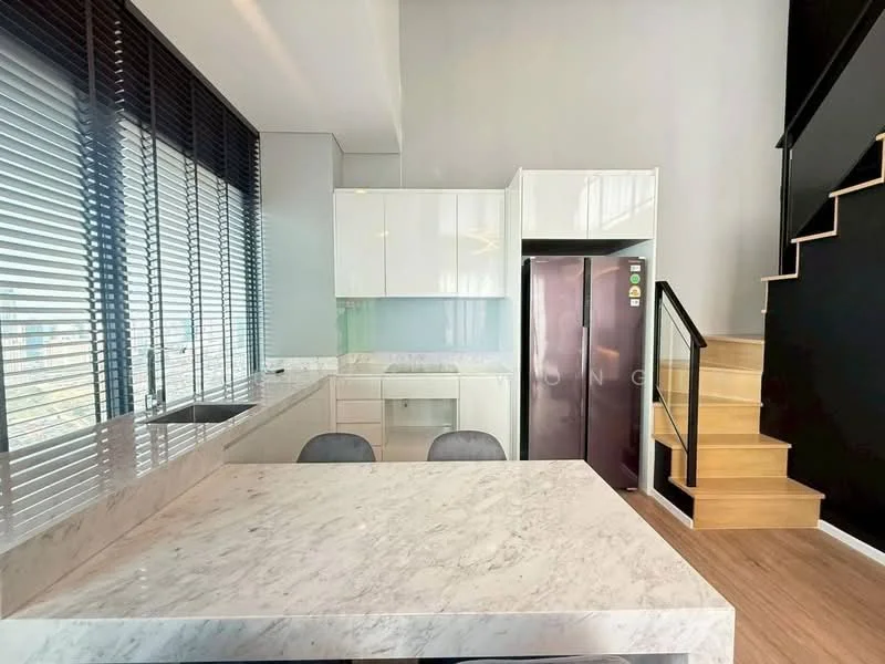 2 Bedroom condo in Landmark @MRTA Station