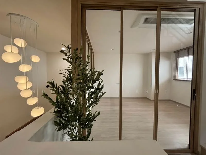 3 Bedroom condo in Nue Verse Krungthep Kreetha