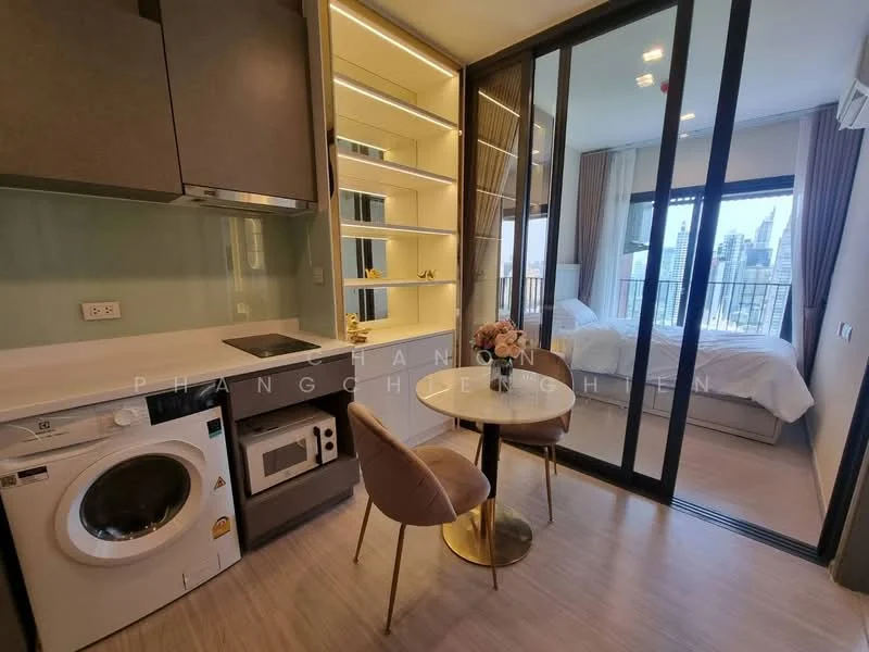 2 Bedroom condo in Life Asoke Hype