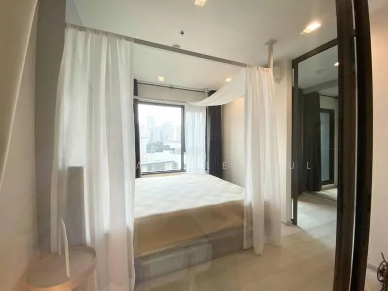 1 Bedroom condo in Life One Wireless
