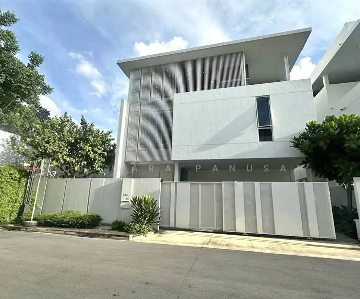 4 Bedroom condo in VIVE Ekkamai-Ramintra