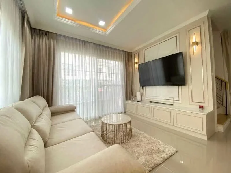 3 Bedroom condo in Golden Neo Sukhumvit-Lasalle