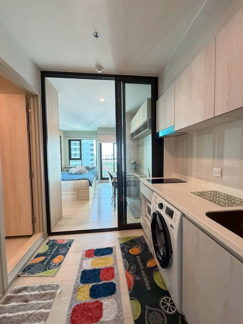1 Bedroom condo in Life One Wireless