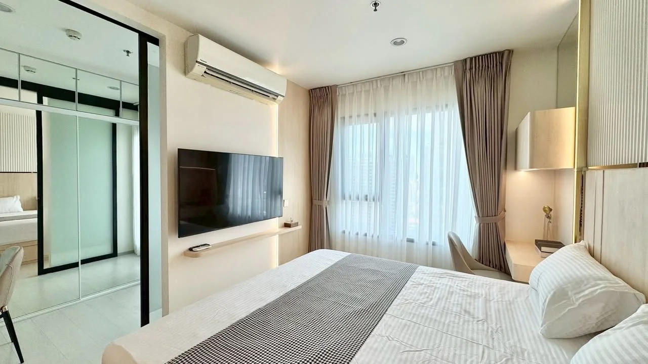 Studio condo in Life Asoke