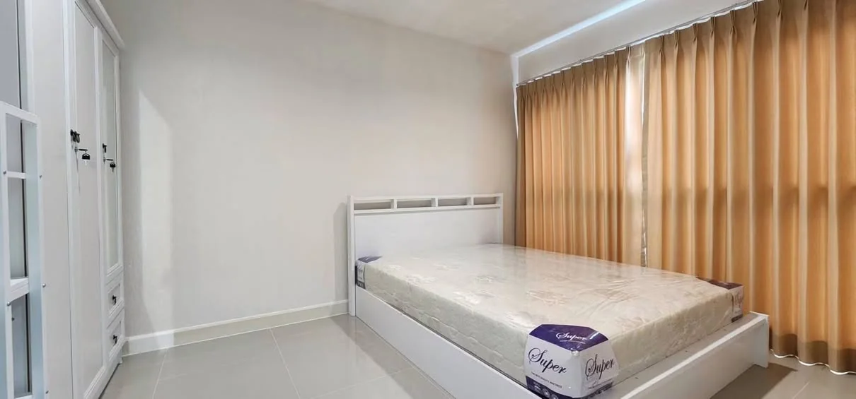 Studio condo in Metro Park Sathorn