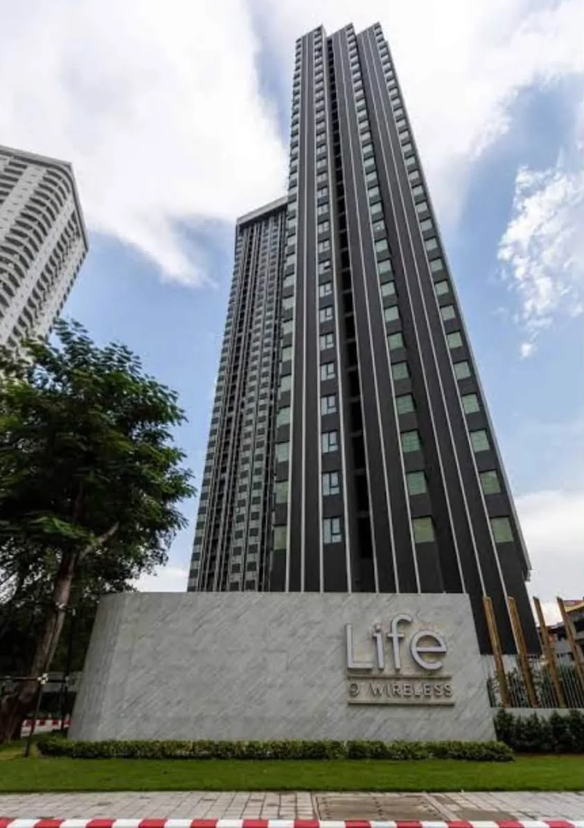 Studio condo in Life One Wireless