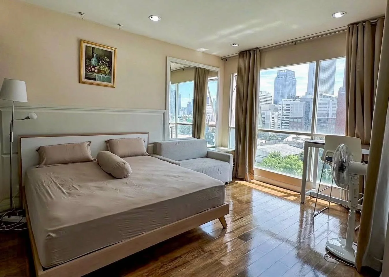 Studio condo in The Address Chidlom