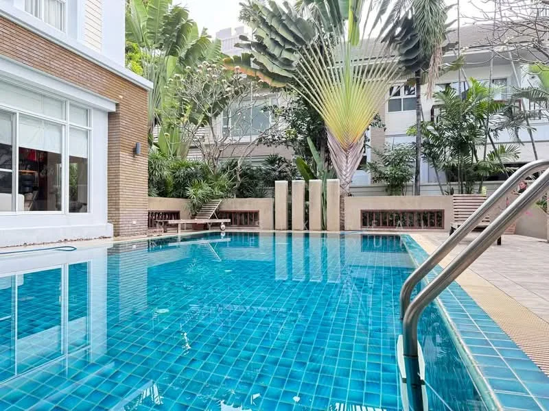 4 Bedroom condo in Sukhumvit 36 Garden Village