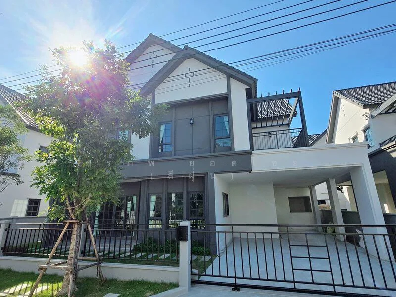4 Bedroom condo in Centro Bangna