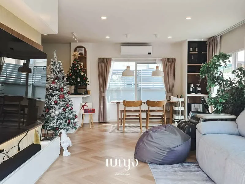 4 Bedroom condo in Centro Phahol-Vibhavadi 2