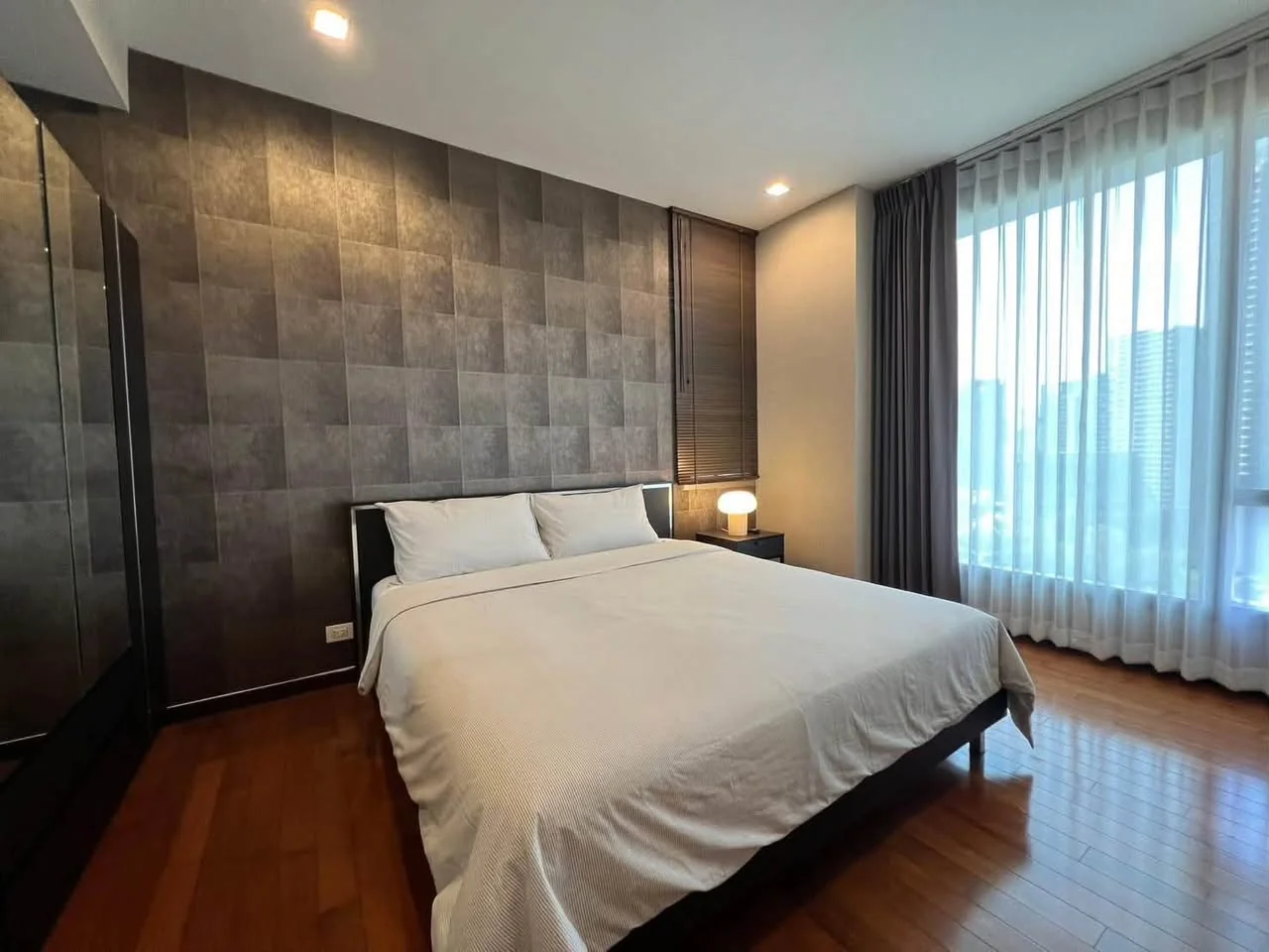 2 Bedroom condo in IDEO Morph 38