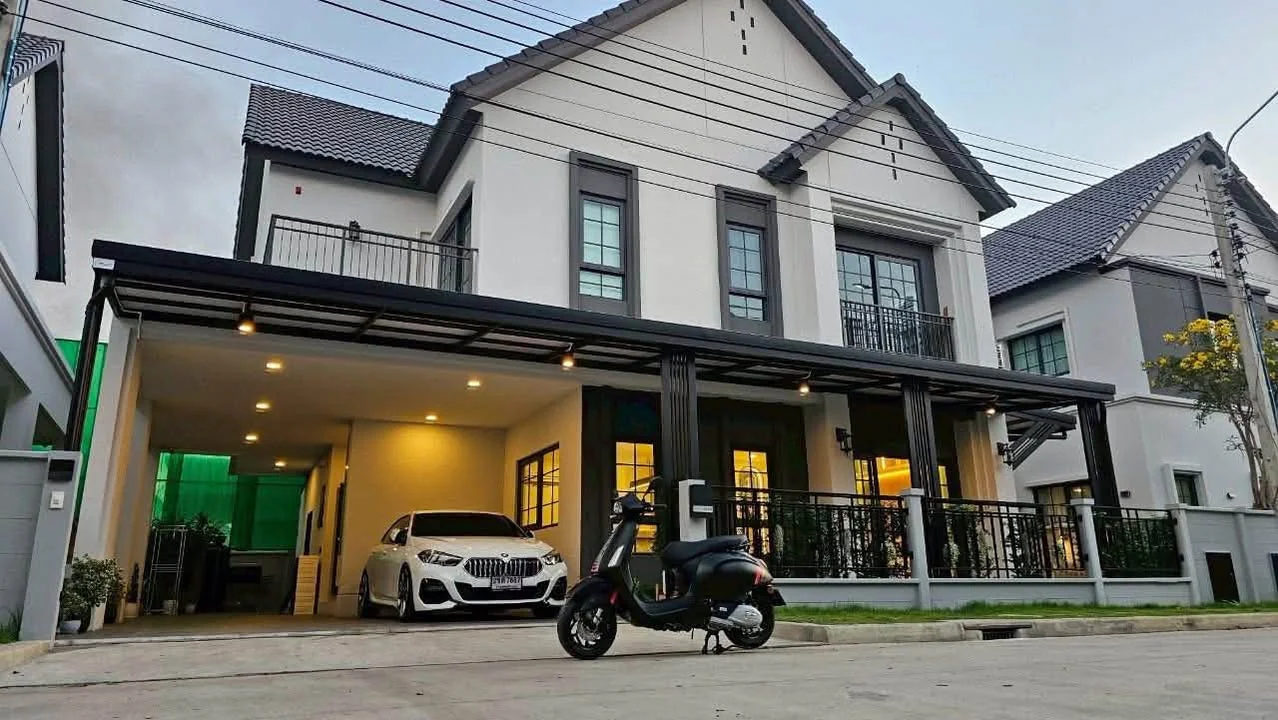 4 Bedroom condo in Centro Bangna-Wongwean
