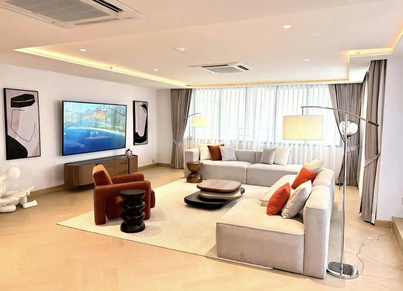 4 Bedroom condo in Baan Piya Sathorn