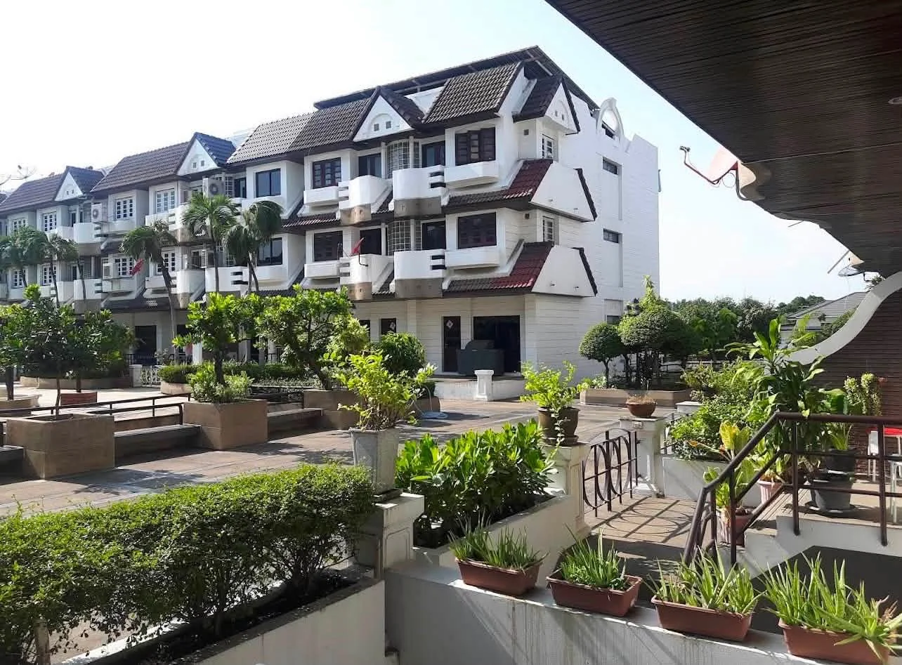 4 Bedroom condo in Regent 71 Place