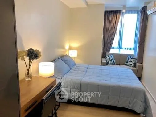 2 Bedroom condo in Maestro 02 Ruamrudee