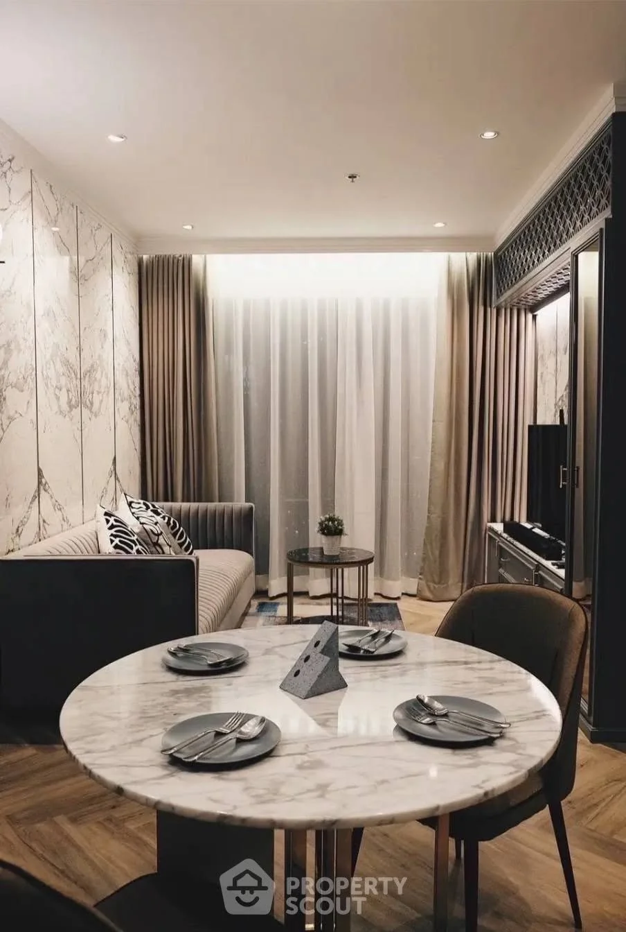 2 Bedroom condo in Life One Wireless
