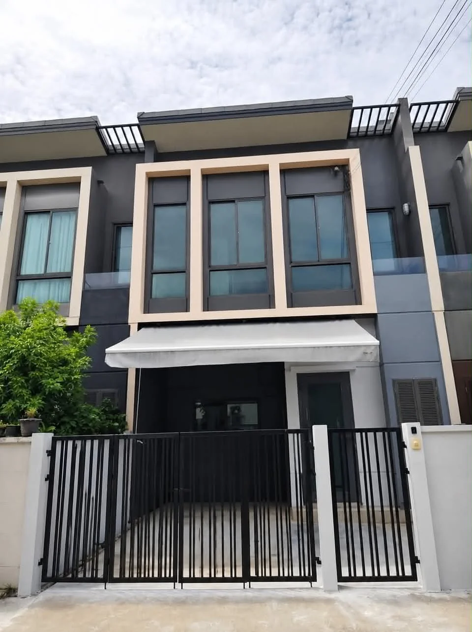 3 Bedroom condo in Pleno Sukhumvit-Bangna