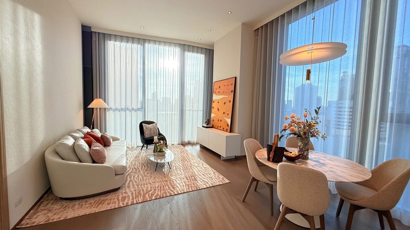 1 Bedroom condo in Scope Langsuan