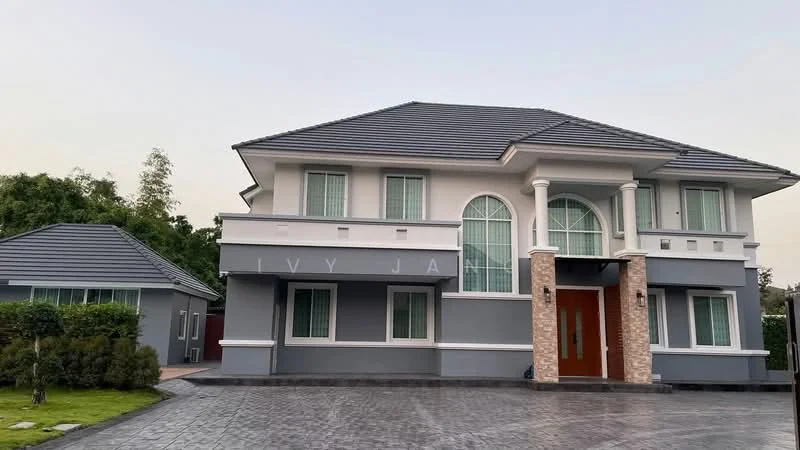 5 Bedroom condo in Baan Suan Neramit Watcharapol-Permsin