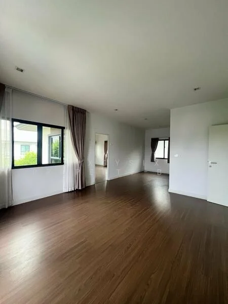4 Bedroom condo in Burasiri Wongwaen-On Nut