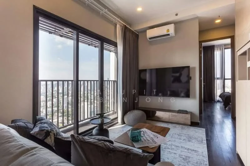 3 Bedroom condo in Park Origin Thonglor