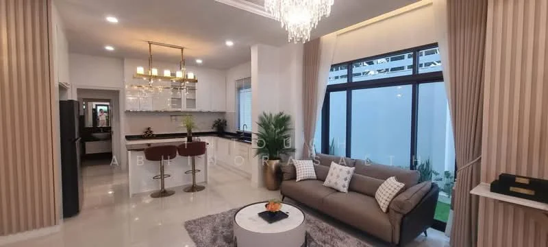 6 Bedroom condo in Perfect Masterpiece Sukhumvit 77
