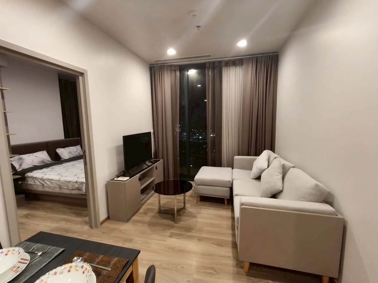 2 Bedroom condo in Oka Haus Sukhumvit 36