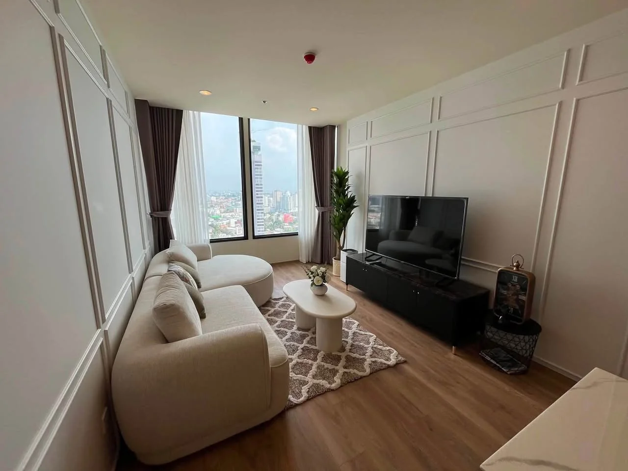 2 Bedroom condo in Noble Form Thonglor