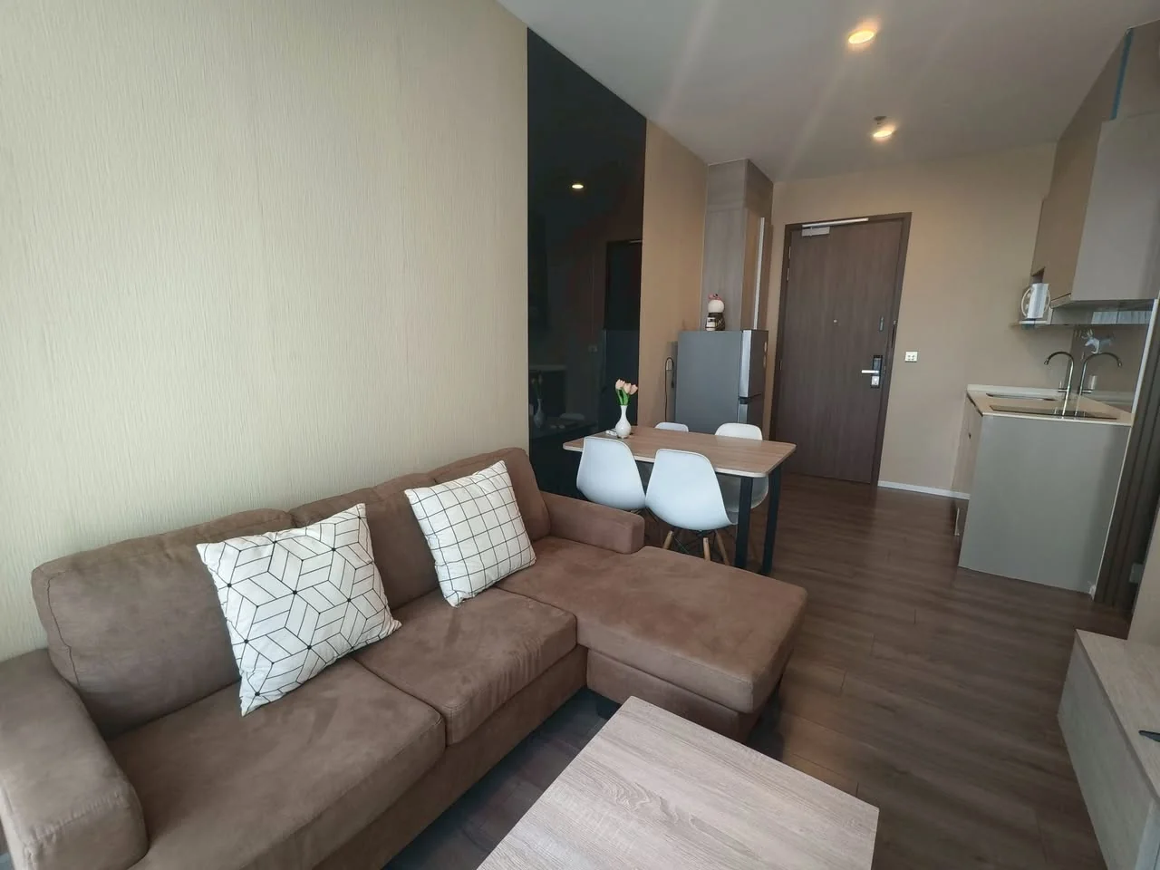1 Bedroom condo in Whizdom Essence